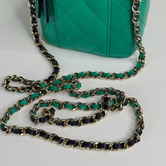 Chanel Green Small Vanity Chain Shoulder Bag Crossbody Style - Picture 9 of 11
